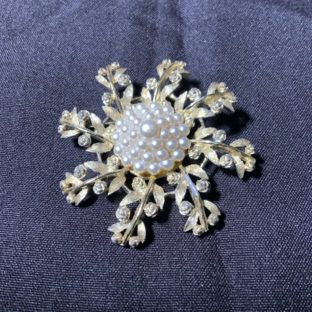 1940s Floral Design with‎ Crystal and Pearl Gold Filled Brooch (Br)